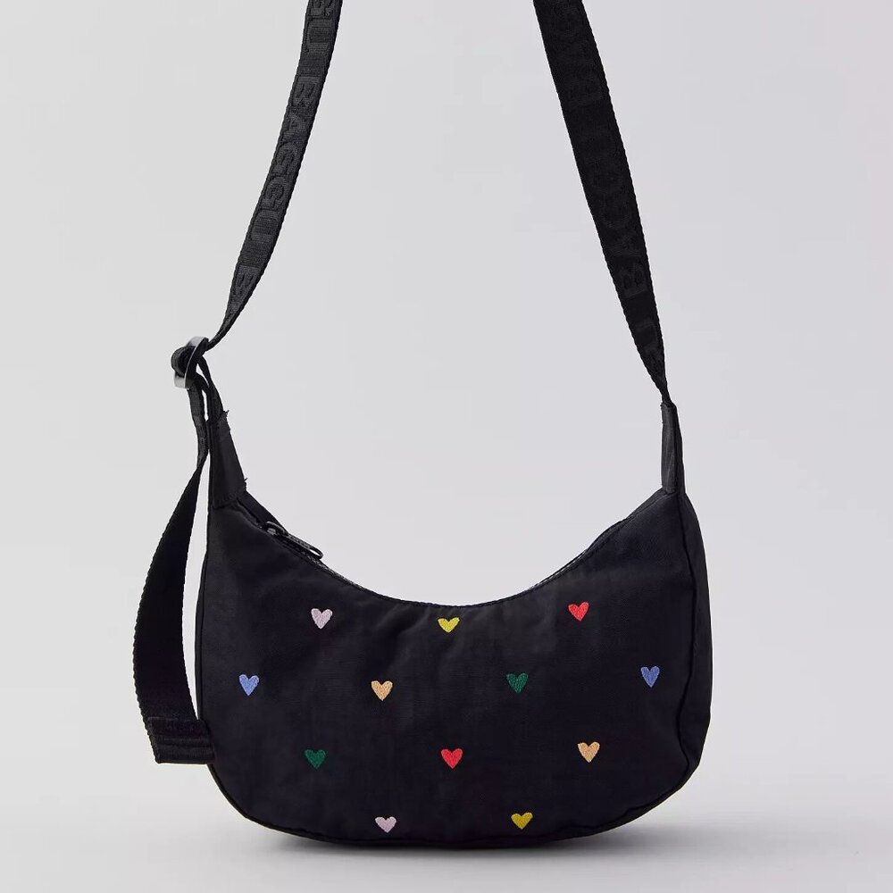 NWT Baggu Small Crescent Bag - Embroidered Hearts - Picture 4 of 8